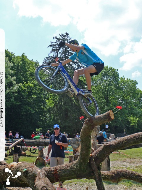 14e Trial de Cran-Gevrier // Coupe Rhône-Alpes 2015 de Vélo & VTT Trial, manche de Cran-Gevrier - le dim. 24 mai 2015, Cran-Gevrier, dans la zone des Romains et en contrebas du Viaduc de Brassilly. – « Coupe Rhône-Alpes 2015 de Vélo & VTT Trial, manche de Cran-Gevrier » – Manche de la Coupe Rhône-Alpes 2015 de Vélo & VTT Trial. – mots associés : coupe rhône-alpes, trial, vtt