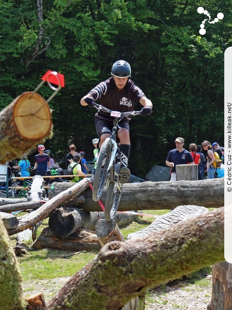 14e Trial de Cran-Gevrier // Coupe Rhône-Alpes 2015 de Vélo & VTT Trial, manche de Cran-Gevrier - le dim. 24 mai 2015, Cran-Gevrier, dans la zone des Romains et en contrebas du Viaduc de Brassilly. – « Coupe Rhône-Alpes 2015 de Vélo & VTT Trial, manche de Cran-Gevrier » – Manche de la Coupe Rhône-Alpes 2015 de Vélo & VTT Trial. – mots associés : coupe rhône-alpes, trial, vtt