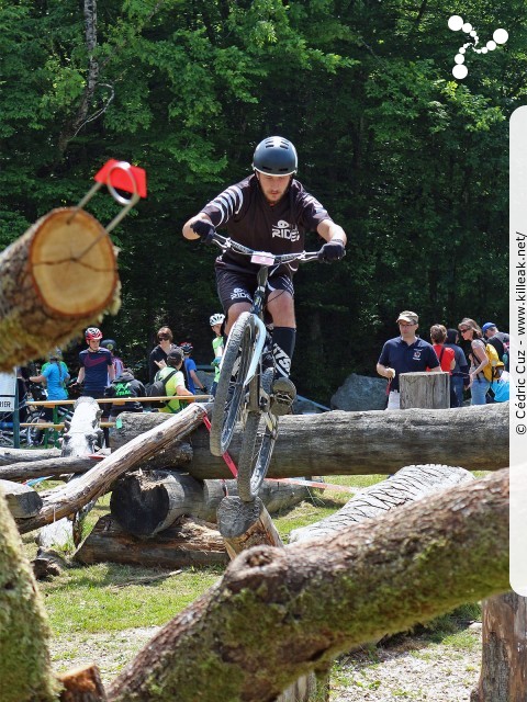 14e Trial de Cran-Gevrier // Coupe Rhône-Alpes 2015 de Vélo & VTT Trial, manche de Cran-Gevrier - le dim. 24 mai 2015, Cran-Gevrier, dans la zone des Romains et en contrebas du Viaduc de Brassilly. — « Coupe Rhône-Alpes 2015 de Vélo & VTT Trial, manche de Cran-Gevrier » — Manche de la Coupe Rhône-Alpes 2015 de Vélo & VTT Trial. — mots associés : coupe rhône-alpes, trial, vtt