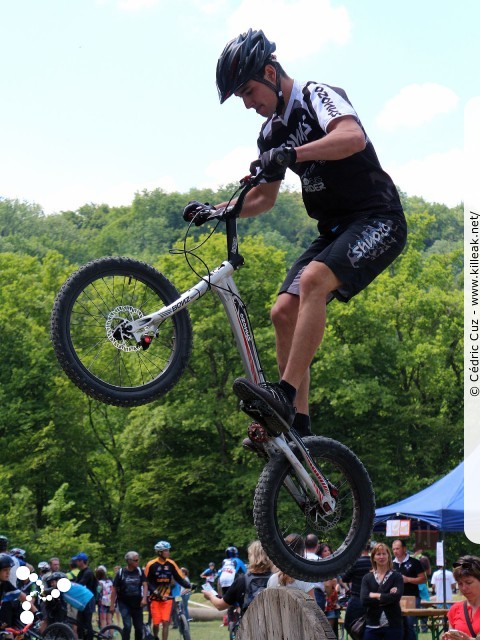 14e Trial de Cran-Gevrier // Coupe Rhône-Alpes 2015 de Vélo & VTT Trial, manche de Cran-Gevrier - le dim. 24 mai 2015, Cran-Gevrier, dans la zone des Romains et en contrebas du Viaduc de Brassilly. – « Coupe Rhône-Alpes 2015 de Vélo & VTT Trial, manche de Cran-Gevrier » – Manche de la Coupe Rhône-Alpes 2015 de Vélo & VTT Trial. – mots associés : coupe rhône-alpes, trial, vtt