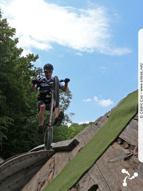 14e Trial de Cran-Gevrier // Coupe Rhône-Alpes 2015 de Vélo & VTT Trial, manche de Cran-Gevrier - le dim. 24 mai 2015, Cran-Gevrier, dans la zone des Romains et en contrebas du Viaduc de Brassilly. – « Coupe Rhône-Alpes 2015 de Vélo & VTT Trial, manche de Cran-Gevrier » – Manche de la Coupe Rhône-Alpes 2015 de Vélo & VTT Trial. – mots associés : coupe rhône-alpes, trial, vtt
