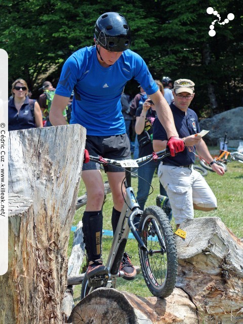 14e Trial de Cran-Gevrier // Coupe Rhône-Alpes 2015 de Vélo & VTT Trial, manche de Cran-Gevrier - le dim. 24 mai 2015, Cran-Gevrier, dans la zone des Romains et en contrebas du Viaduc de Brassilly. — « Coupe Rhône-Alpes 2015 de Vélo & VTT Trial, manche de Cran-Gevrier » — Manche de la Coupe Rhône-Alpes 2015 de Vélo & VTT Trial. — mots associés : coupe rhône-alpes, trial, vtt