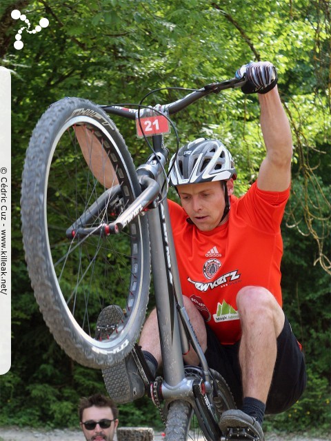 14e Trial de Cran-Gevrier // Coupe Rhône-Alpes 2015 de Vélo & VTT Trial, manche de Cran-Gevrier - le dim. 24 mai 2015, Cran-Gevrier, dans la zone des Romains et en contrebas du Viaduc de Brassilly. — « Coupe Rhône-Alpes 2015 de Vélo & VTT Trial, manche de Cran-Gevrier » — Manche de la Coupe Rhône-Alpes 2015 de Vélo & VTT Trial. — mots associés : coupe rhône-alpes, trial, vtt