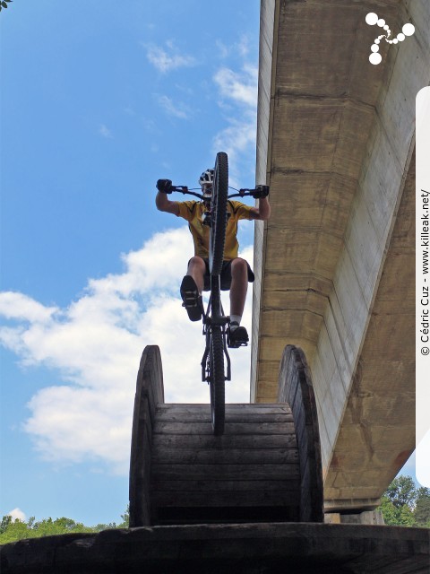 14e Trial de Cran-Gevrier // Coupe Rhône-Alpes 2015 de Vélo & VTT Trial, manche de Cran-Gevrier - le dim. 24 mai 2015, Cran-Gevrier, dans la zone des Romains et en contrebas du Viaduc de Brassilly. — « Coupe Rhône-Alpes 2015 de Vélo & VTT Trial, manche de Cran-Gevrier » — Manche de la Coupe Rhône-Alpes 2015 de Vélo & VTT Trial. — mots associés : coupe rhône-alpes, trial, vtt