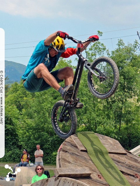 14e Trial de Cran-Gevrier // Coupe Rhône-Alpes 2015 de Vélo & VTT Trial, manche de Cran-Gevrier - le dim. 24 mai 2015, Cran-Gevrier, dans la zone des Romains et en contrebas du Viaduc de Brassilly. – « Coupe Rhône-Alpes 2015 de Vélo & VTT Trial, manche de Cran-Gevrier » – Manche de la Coupe Rhône-Alpes 2015 de Vélo & VTT Trial. – mots associés : coupe rhône-alpes, trial, vtt