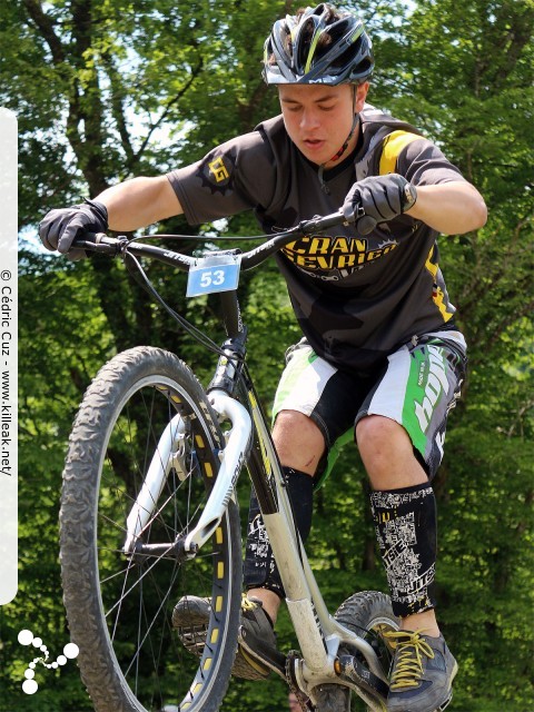 14e Trial de Cran-Gevrier // Coupe Rhône-Alpes 2015 de Vélo & VTT Trial, manche de Cran-Gevrier - le dim. 24 mai 2015, Cran-Gevrier, dans la zone des Romains et en contrebas du Viaduc de Brassilly. — « Coupe Rhône-Alpes 2015 de Vélo & VTT Trial, manche de Cran-Gevrier » — Manche de la Coupe Rhône-Alpes 2015 de Vélo & VTT Trial. — mots associés : coupe rhône-alpes, trial, vtt