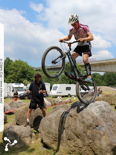 14e Trial de Cran-Gevrier // Coupe Rhône-Alpes 2015 de Vélo & VTT Trial, manche de Cran-Gevrier - le dim. 24 mai 2015, Cran-Gevrier, dans la zone des Romains et en contrebas du Viaduc de Brassilly. — « Coupe Rhône-Alpes 2015 de Vélo & VTT Trial, manche de Cran-Gevrier » — Manche de la Coupe Rhône-Alpes 2015 de Vélo & VTT Trial. — mots associés : coupe rhône-alpes, trial, vtt