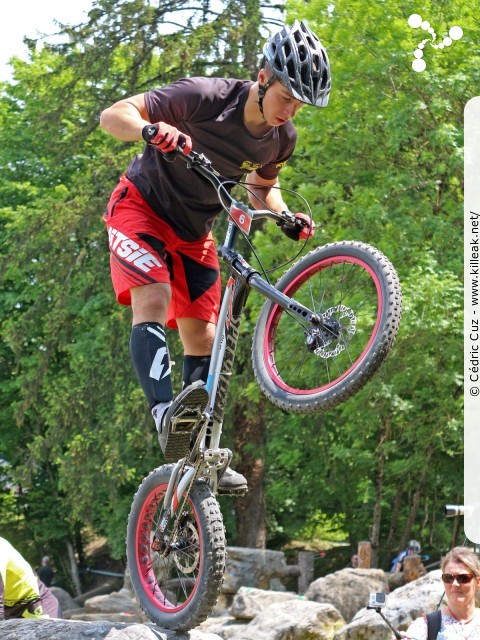 14e Trial de Cran-Gevrier // Coupe Rhône-Alpes 2015 de Vélo & VTT Trial, manche de Cran-Gevrier - le dim. 24 mai 2015, Cran-Gevrier, dans la zone des Romains et en contrebas du Viaduc de Brassilly. – « Coupe Rhône-Alpes 2015 de Vélo & VTT Trial, manche de Cran-Gevrier » – Manche de la Coupe Rhône-Alpes 2015 de Vélo & VTT Trial. – mots associés : coupe rhône-alpes, trial, vtt