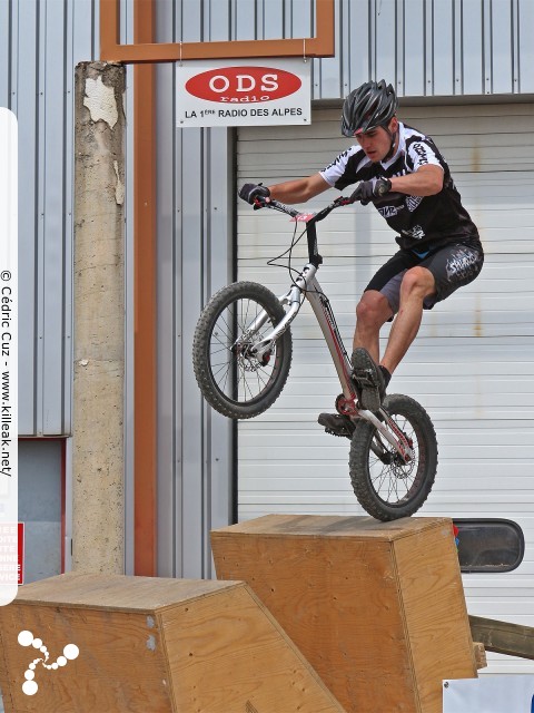 14e Trial de Cran-Gevrier // Coupe Rhône-Alpes 2015 de Vélo & VTT Trial, manche de Cran-Gevrier - le dim. 24 mai 2015, Cran-Gevrier, dans la zone des Romains et en contrebas du Viaduc de Brassilly. — « Coupe Rhône-Alpes 2015 de Vélo & VTT Trial, manche de Cran-Gevrier » — Manche de la Coupe Rhône-Alpes 2015 de Vélo & VTT Trial. — mots associés : coupe rhône-alpes, trial, vtt