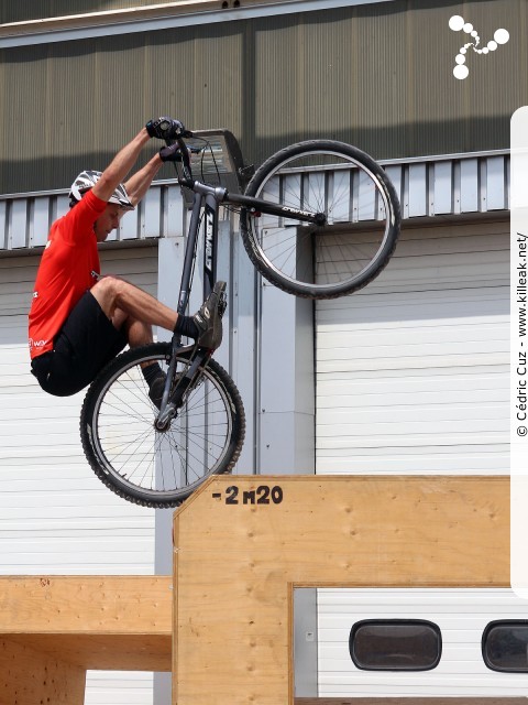 14e Trial de Cran-Gevrier // Coupe Rhône-Alpes 2015 de Vélo & VTT Trial, manche de Cran-Gevrier - le dim. 24 mai 2015, Cran-Gevrier, dans la zone des Romains et en contrebas du Viaduc de Brassilly. — « Coupe Rhône-Alpes 2015 de Vélo & VTT Trial, manche de Cran-Gevrier » — Manche de la Coupe Rhône-Alpes 2015 de Vélo & VTT Trial. — mots associés : coupe rhône-alpes, trial, vtt