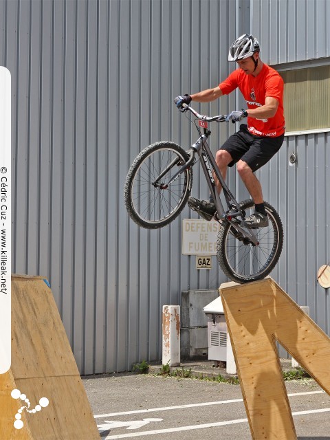 14e Trial de Cran-Gevrier // Coupe Rhône-Alpes 2015 de Vélo & VTT Trial, manche de Cran-Gevrier - le dim. 24 mai 2015, Cran-Gevrier, dans la zone des Romains et en contrebas du Viaduc de Brassilly. – « Coupe Rhône-Alpes 2015 de Vélo & VTT Trial, manche de Cran-Gevrier » – Manche de la Coupe Rhône-Alpes 2015 de Vélo & VTT Trial. – mots associés : coupe rhône-alpes, trial, vtt