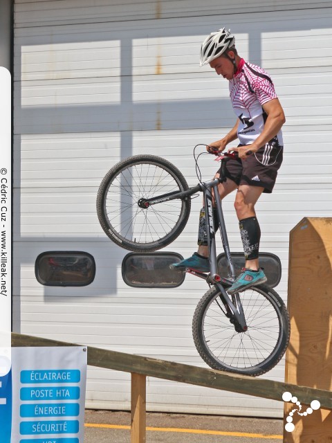 14e Trial de Cran-Gevrier // Coupe Rhône-Alpes 2015 de Vélo & VTT Trial, manche de Cran-Gevrier - le dim. 24 mai 2015, Cran-Gevrier, dans la zone des Romains et en contrebas du Viaduc de Brassilly. — « Coupe Rhône-Alpes 2015 de Vélo & VTT Trial, manche de Cran-Gevrier » — Manche de la Coupe Rhône-Alpes 2015 de Vélo & VTT Trial. — mots associés : coupe rhône-alpes, trial, vtt