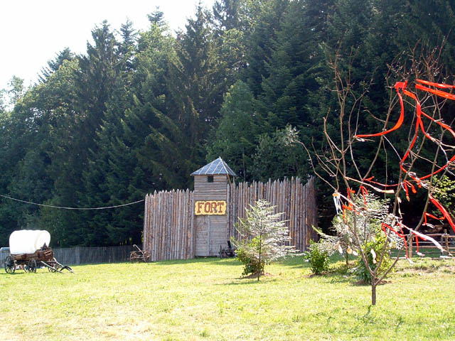 Fête western à 'Évires City', édition 2004 - le sam. 24 en soirée et le dim. 25 juillet 2004 ; Évires, Hte-Savoie. — « Fête western à 'Évires City', édition 2004 » —
