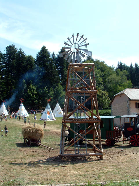 Fête western à 'Évires City', édition 2004 - le sam. 24 en soirée et le dim. 25 juillet 2004 ; Évires, Hte-Savoie. — « Fête western à 'Évires City', édition 2004 » —