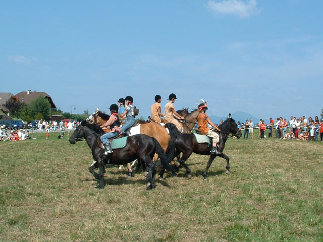 Fête western à 'Évires City', édition 2004 - le sam. 24 en soirée et le dim. 25 juillet 2004 ; Évires, Hte-Savoie. — « Fête western à 'Évires City', édition 2004 » —