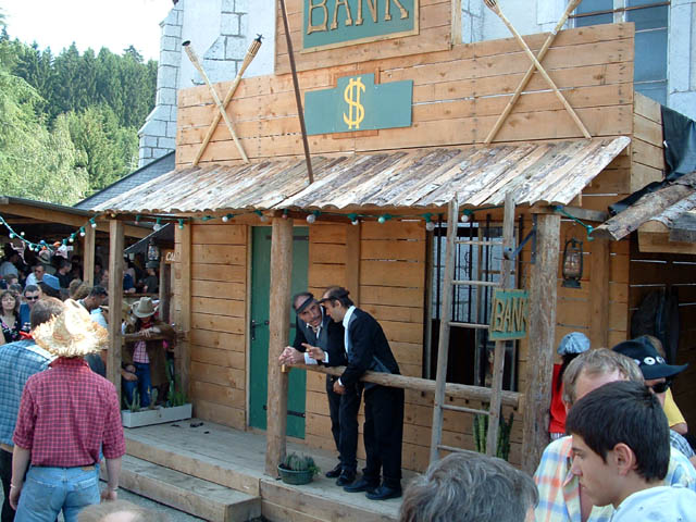 Fête western à 'Évires City', édition 2004 - le sam. 24 en soirée et le dim. 25 juillet 2004 ; Évires, Hte-Savoie. — « Fête western à 'Évires City', édition 2004 » —