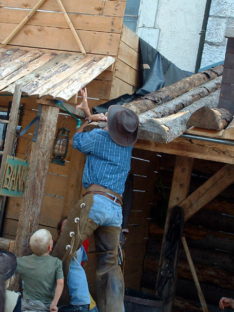 Fête western à 'Évires City', édition 2004 - le sam. 24 en soirée et le dim. 25 juillet 2004 ; Évires, Hte-Savoie. — « Fête western à 'Évires City', édition 2004 » —