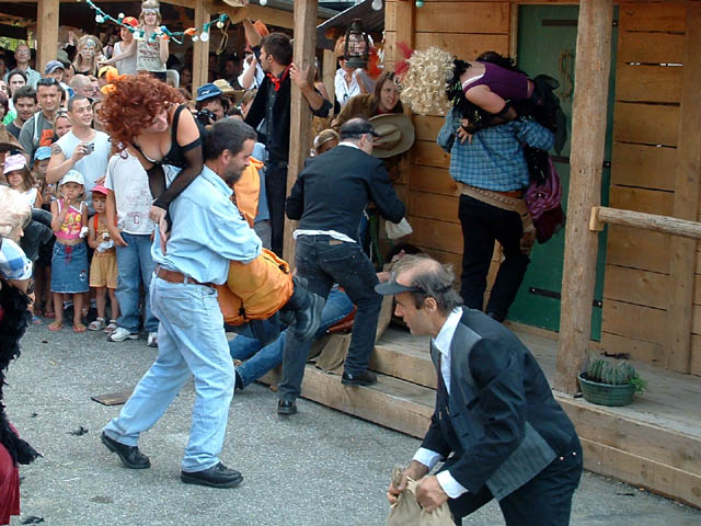 Fête western à 'Évires City', édition 2004 - le sam. 24 en soirée et le dim. 25 juillet 2004 ; Évires, Hte-Savoie. — « Fête western à 'Évires City', édition 2004 » —