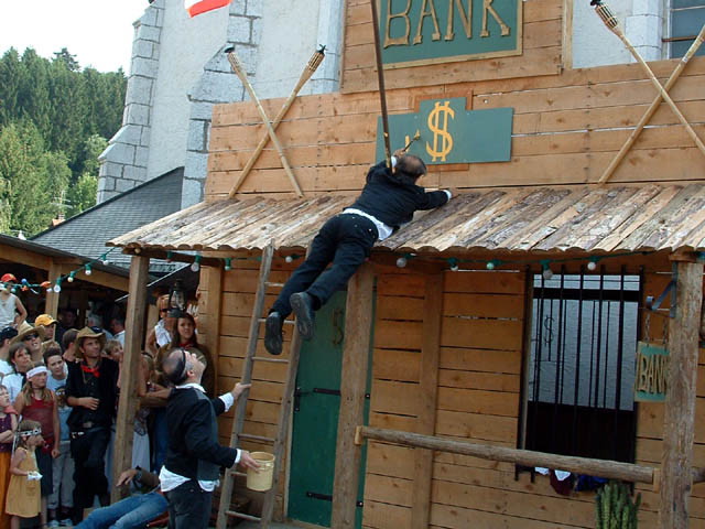 Fête western à 'Évires City', édition 2004 - le sam. 24 en soirée et le dim. 25 juillet 2004 ; Évires, Hte-Savoie. — « Fête western à 'Évires City', édition 2004 » —