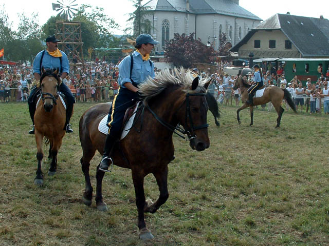 Fête western à 'Évires City', édition 2004 - le sam. 24 en soirée et le dim. 25 juillet 2004 ; Évires, Hte-Savoie. — « Fête western à 'Évires City', édition 2004 » —
