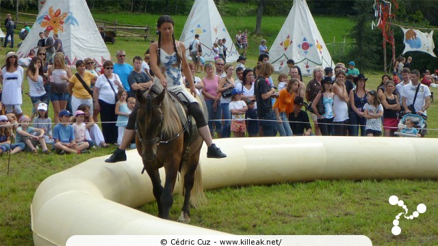 Fête western à 'Évires City', édition 2011 - les sam. 30 au soir et dim. 31 juillet 2011 toute la journée, Évires fait la fête sur le thème du western... – « Fête western à 'Évires City', édition 2011 » – Spectacles et animations équestres, show de line-dance, concerts acoustiques de musique country. – mots associés : évires, fête, western