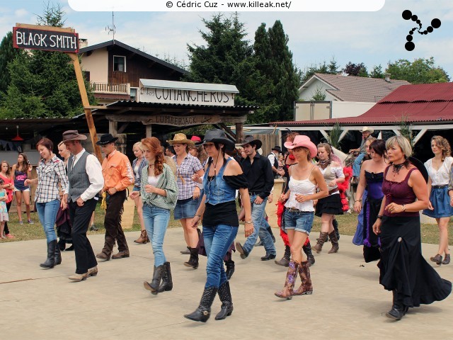 Fête western à 'Évires City', édition 2013 - les sam. 27 au soir et dim. 28 juillet 2012 toute la journée, Évires vit au rythme du western... – « Fête western à 'Évires City', édition 2013 » – Démonstrations de line dance, spectacle de french cancan, animations équestres. – mots associés : évires, fête, western