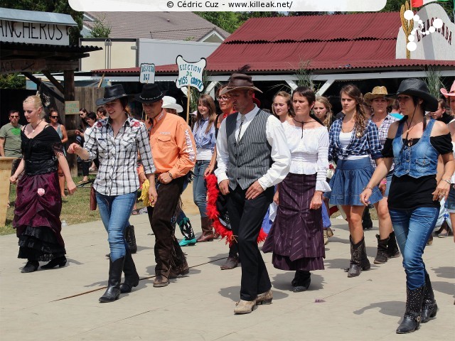 Fête western à 'Évires City', édition 2013 - les sam. 27 au soir et dim. 28 juillet 2012 toute la journée, Évires vit au rythme du western... – « Fête western à 'Évires City', édition 2013 » – Démonstrations de line dance, spectacle de french cancan, animations équestres. – mots associés : évires, fête, western