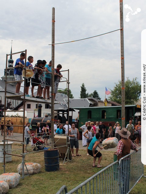 Fête western à 'Évires City', édition 2013 - les sam. 27 au soir et dim. 28 juillet 2012 toute la journée, Évires vit au rythme du western... – Premier essai à 5 mètres... – « Fête western à 'Évires City', édition 2013 » – Démonstrations de line dance, spectacle de french cancan, animations équestres. – mots associés : évires, fête, western