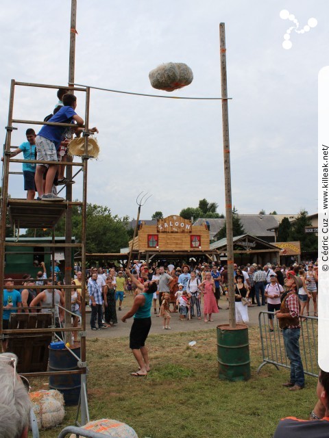 Fête western à 'Évires City', édition 2013 - les sam. 27 au soir et dim. 28 juillet 2012 toute la journée, Évires vit au rythme du western... – Et ça passe ! :D – « Fête western à 'Évires City', édition 2013 » – Démonstrations de line dance, spectacle de french cancan, animations équestres. – mots associés : évires, fête, western