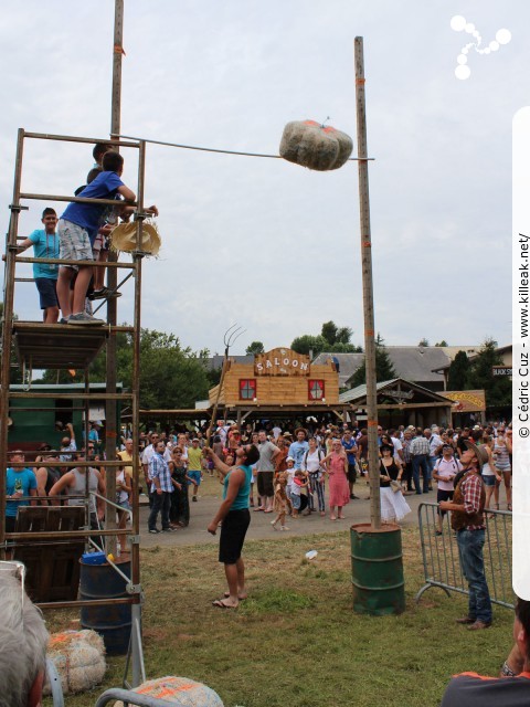 Fête western à 'Évires City', édition 2013 - les sam. 27 au soir et dim. 28 juillet 2012 toute la journée, Évires vit au rythme du western... – « Fête western à 'Évires City', édition 2013 » – Démonstrations de line dance, spectacle de french cancan, animations équestres. – mots associés : évires, fête, western