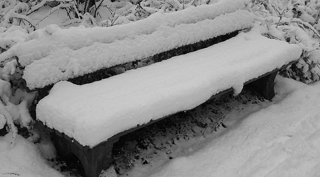 « Image du jour - 20/12/2011 - Banc recouvert de neige » — mots associés : killeak.net, photo