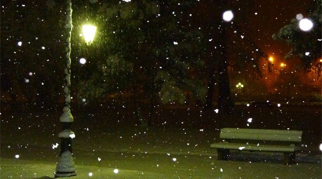 « Image du jour - 31/01/2012 - il neige sur Annecy » — mots associés : photo
