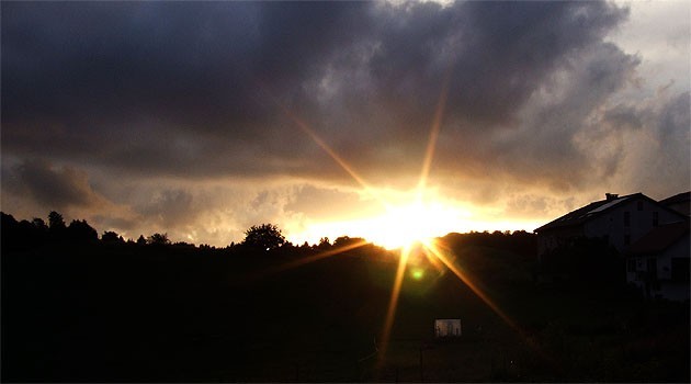 « Image du jour - 30/08/2012 - coucher de soleil sur Lajoux » — mots associés : photo