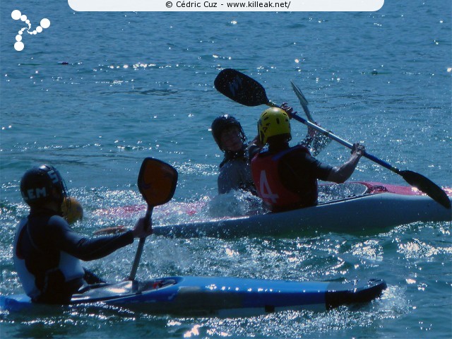 Championnat Rhône-Alpes 2010 de Kayak Polo - sam. 10 et dim. 11 avril 2010, plage de l'Impérial, Annecy. – « Championnat Rhône-Alpes 2010 de Kayak Polo - manche d'Annecy » – Manche annécienne du championnat régional Rhône-Alpin de kayak polo, disputée sur deux jours au bord de la plage de l'Impérial. – mots associés : kayak polo