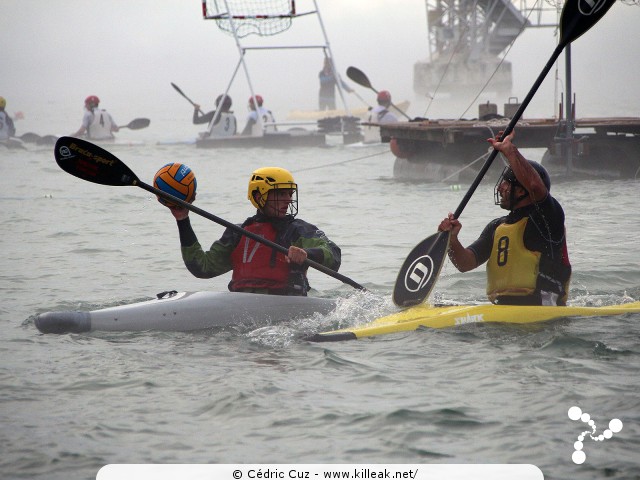 Coupe Rhône-Alpes 2016 de Kayak Polo - les sam. 15 et dim. 16 octobre 2016, plage de l'Impérial, Annecy, Haute-Savoie. – « Coupe Rhône-Alpes 2016 de Kayak Polo » – Annecy accueillait la Coupe régionale de kayak polo, disputée sur deux jours au bord de la plage de l'Impérial. – mots associés : coupe rhône-alpes, kayak, kayak polo