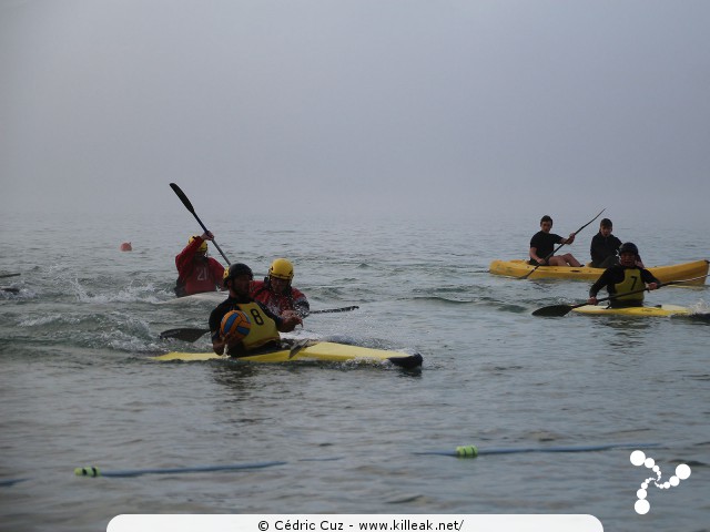 Coupe Rhône-Alpes 2016 de Kayak Polo - les sam. 15 et dim. 16 octobre 2016, plage de l'Impérial, Annecy, Haute-Savoie. – « Coupe Rhône-Alpes 2016 de Kayak Polo » – Annecy accueillait la Coupe régionale de kayak polo, disputée sur deux jours au bord de la plage de l'Impérial. – mots associés : coupe rhône-alpes, kayak, kayak polo