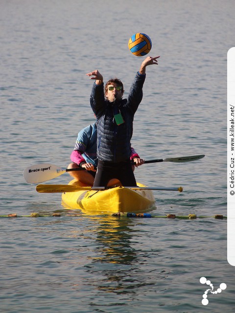 Coupe Rhône-Alpes 2016 de Kayak Polo - les sam. 15 et dim. 16 octobre 2016, plage de l'Impérial, Annecy, Haute-Savoie. – « Coupe Rhône-Alpes 2016 de Kayak Polo » – Annecy accueillait la Coupe régionale de kayak polo, disputée sur deux jours au bord de la plage de l'Impérial. – mots associés : coupe rhône-alpes, kayak, kayak polo