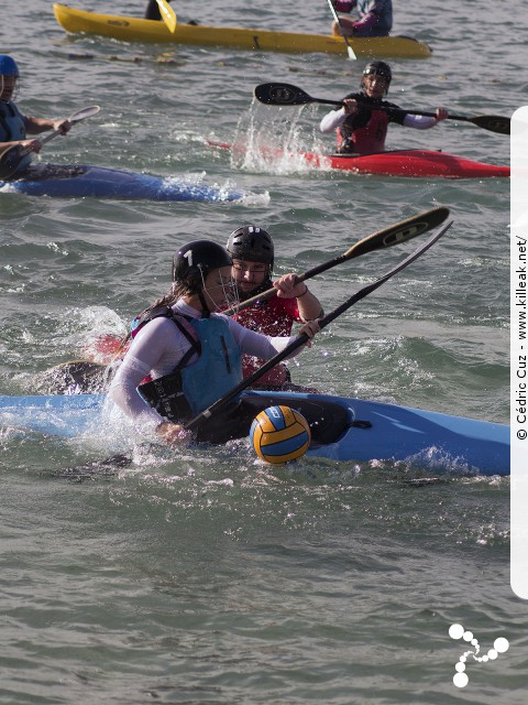 Coupe Rhône-Alpes 2016 de Kayak Polo - les sam. 15 et dim. 16 octobre 2016, plage de l'Impérial, Annecy, Haute-Savoie. — « Coupe Rhône-Alpes 2016 de Kayak Polo » — Annecy accueillait la Coupe régionale de kayak polo, disputée sur deux jours au bord de la plage de l'Impérial. — mots associés : coupe rhône-alpes, kayak, kayak polo