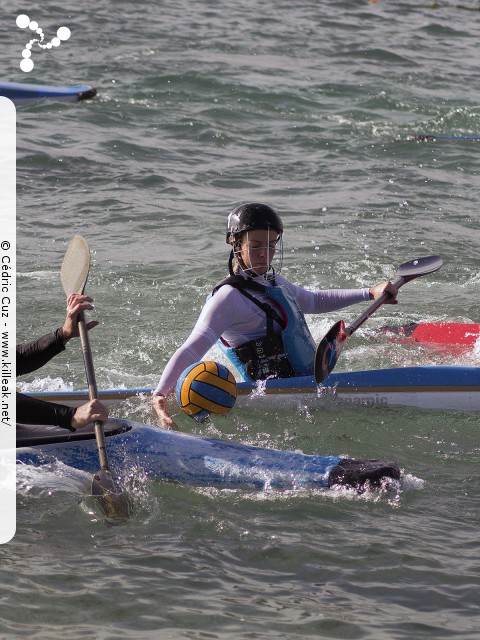 Coupe Rhône-Alpes 2016 de Kayak Polo - les sam. 15 et dim. 16 octobre 2016, plage de l'Impérial, Annecy, Haute-Savoie. – « Coupe Rhône-Alpes 2016 de Kayak Polo » – Annecy accueillait la Coupe régionale de kayak polo, disputée sur deux jours au bord de la plage de l'Impérial. – mots associés : coupe rhône-alpes, kayak, kayak polo