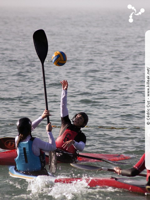 Coupe Rhône-Alpes 2016 de Kayak Polo - les sam. 15 et dim. 16 octobre 2016, plage de l'Impérial, Annecy, Haute-Savoie. – « Coupe Rhône-Alpes 2016 de Kayak Polo » – Annecy accueillait la Coupe régionale de kayak polo, disputée sur deux jours au bord de la plage de l'Impérial. – mots associés : coupe rhône-alpes, kayak, kayak polo