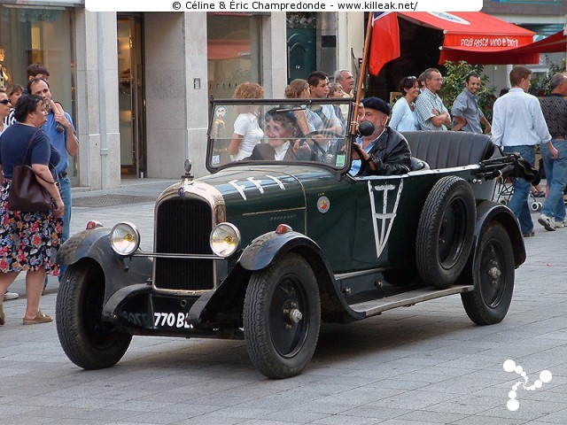 60e Anniversaire de la Libération de Lyon - Lyon, Place Bellecour et Rue de la République. – « 60e Anniversaire de la Libération de Lyon » – mots associés : lyon