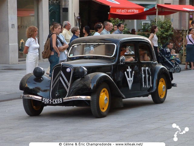 60e Anniversaire de la Libération de Lyon - Lyon, Place Bellecour et Rue de la République. – « 60e Anniversaire de la Libération de Lyon » – mots associés : lyon