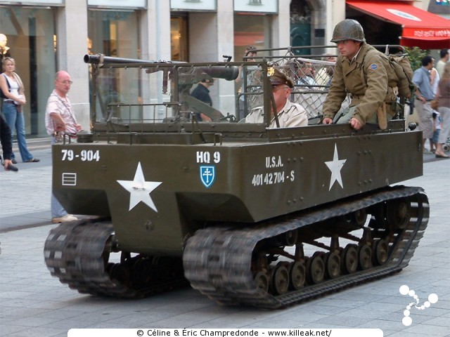 60e Anniversaire de la Libération de Lyon - Lyon, Place Bellecour et Rue de la République. – « 60e Anniversaire de la Libération de Lyon » – mots associés : lyon