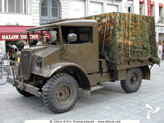 60e Anniversaire de la Libération de Lyon - Lyon, Place Bellecour et Rue de la République. – « 60e Anniversaire de la Libération de Lyon » – mots associés : lyon