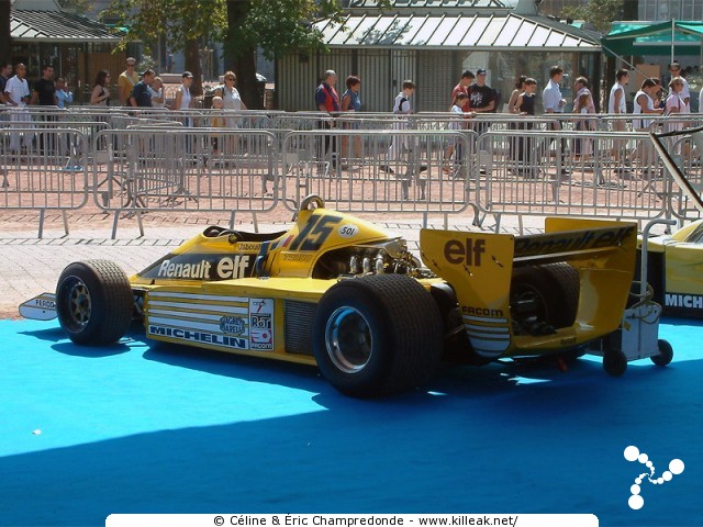 Lyon Renault F1 Show - dim. 05 septembre 2004, road-show sur la place Bellecour et sur un circuit urbain au cœur de Lyon. — « Lyon Renault F1 Show » — Exposition et défilé de véhicules Renault d'hier et d'aujourd'hui, et road-show avec les pilotes du Team Renault F1 Fernando Alonso et Franck Montagny sur un circuit au cœur de Lyon. — mots associés : lyon