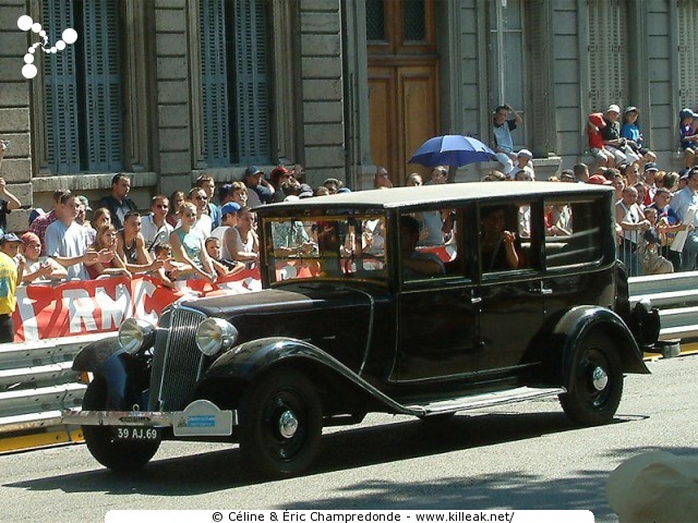 Lyon Renault F1 Show - dim. 05 septembre 2004, road-show sur la place Bellecour et sur un circuit urbain au cœur de Lyon. – « Lyon Renault F1 Show » – Exposition et défilé de véhicules Renault d'hier et d'aujourd'hui, et road-show avec les pilotes du Team Renault F1 Fernando Alonso et Franck Montagny sur un circuit au cœur de Lyon. – mots associés : lyon