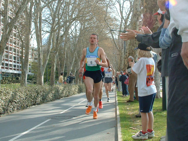 Marathon du Lac d'Annecy, édition 2006 - le dim. 23 avril 2006, départ et arrivée au Pâquier, Annecy, avec un parcours en boucle passant par Sévrier, St-Jorioz, Duingt, Lathuille et Doussard. – « Marathon du Lac d'Annecy, édition 2006 » –
