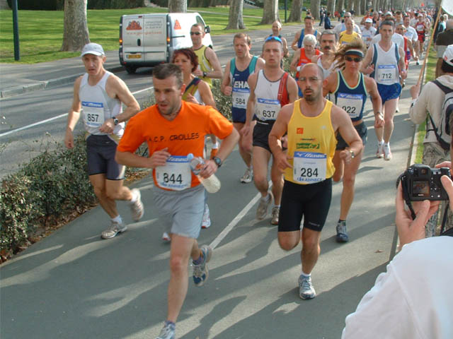 Marathon du Lac d'Annecy, édition 2006 - le dim. 23 avril 2006, départ et arrivée au Pâquier, Annecy, avec un parcours en boucle passant par Sévrier, St-Jorioz, Duingt, Lathuille et Doussard. – « Marathon du Lac d'Annecy, édition 2006 » –