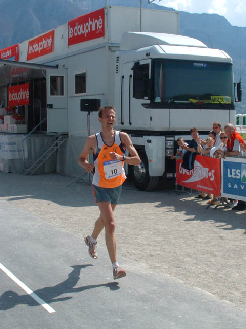 Marathon du Lac d'Annecy, édition 2006 - le dim. 23 avril 2006, départ et arrivée au Pâquier, Annecy, avec un parcours en boucle passant par Sévrier, St-Jorioz, Duingt, Lathuille et Doussard. – « Marathon du Lac d'Annecy, édition 2006 » –
