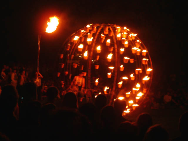 les Noctibules, Festival des Arts de Rue, édition 2004 - du mer. 21 au sam. 24 juillet 2004, dans les rues d'Annecy, sur le Pâquier, les Jardins de l'Europe... – « les Noctibules, Festival des Arts de Rue, édition 2004 » –